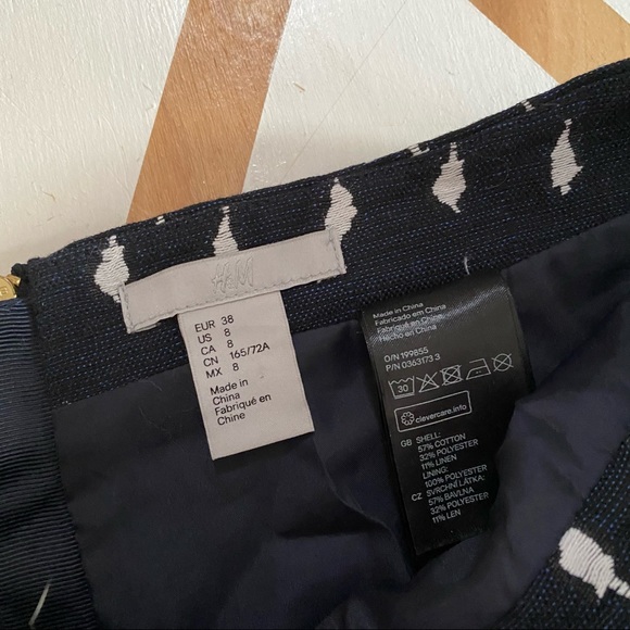 H&M High Waisted Navy Jacquard Mini Skirt - Size 8 - Picture 6 of 6